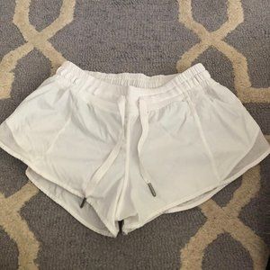 Lululemon Hotty Hot Shorts White 2.5" Size 6